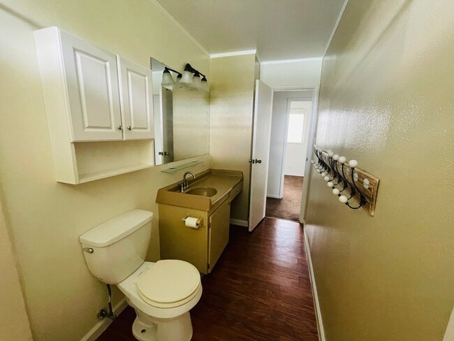 Building Photo - 98 -401 Hookanike St. #A