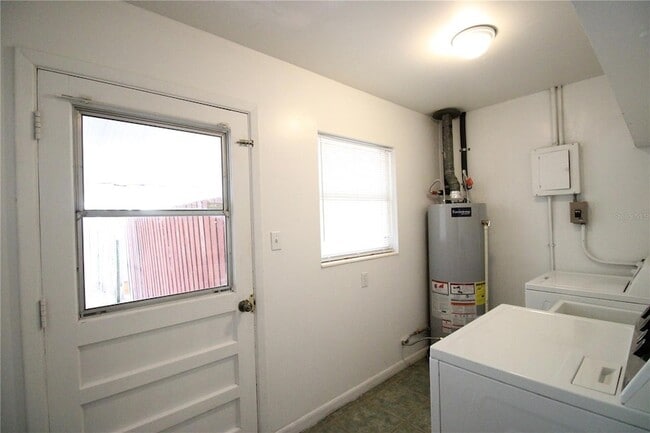 Building Photo - 1714 NW 38th St