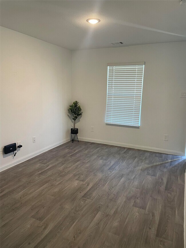 Building Photo - 9718 Marie Vlg Ct