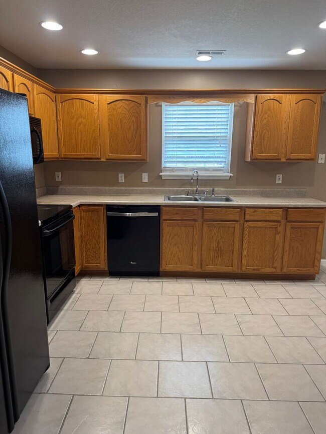 Building Photo - Single Family Home - Available For Rent!