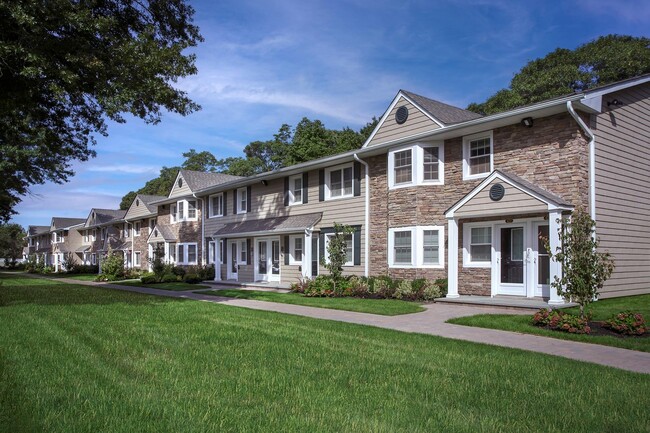 Primary Photo - 203 Tudor Ln
