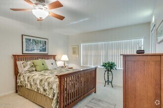 Building Photo - Beautiful Townhome Walking Distance to the...