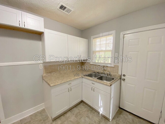 Building Photo - 722 Lydgate Rd