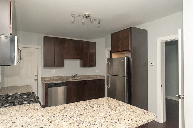 Building Photo - 2968 N Ridgeway Ave