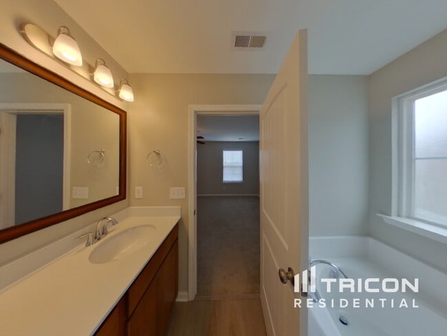 Building Photo - 962 Tuxford Trl