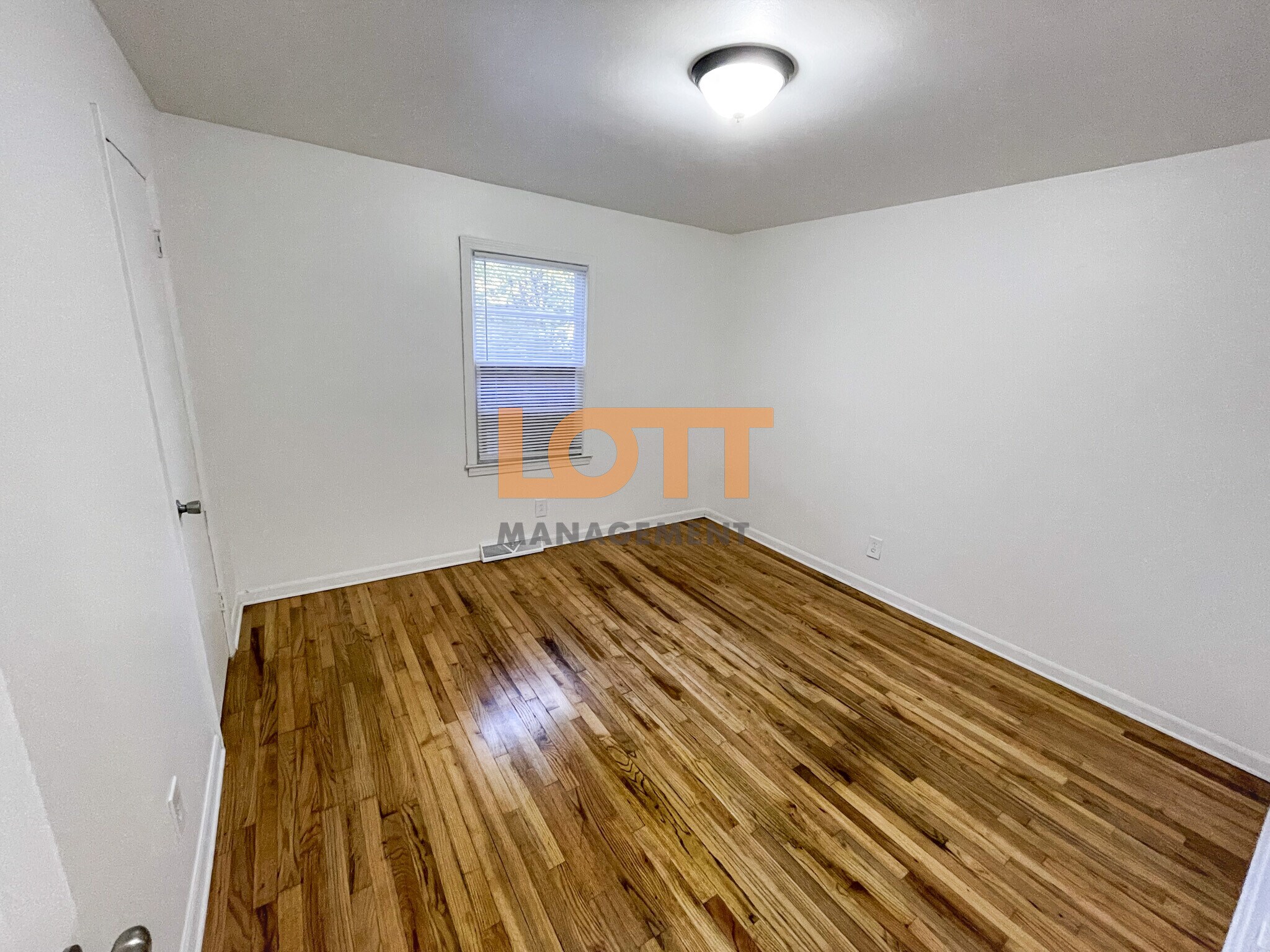 Building Photo - 203 King St