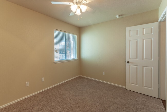 Building Photo - 3 Bedroom, 2 Bath, Single Story Home in Highland Park