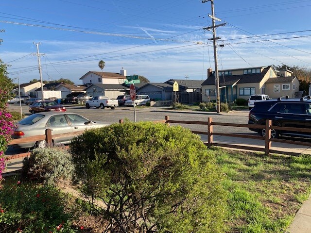 Building Photo - 495 Hamilton Ave