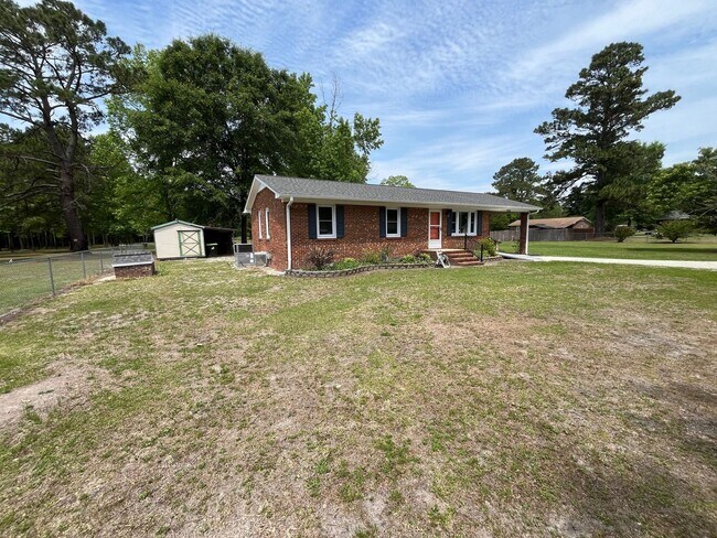 Building Photo - 2133 Catherine Lake Rd