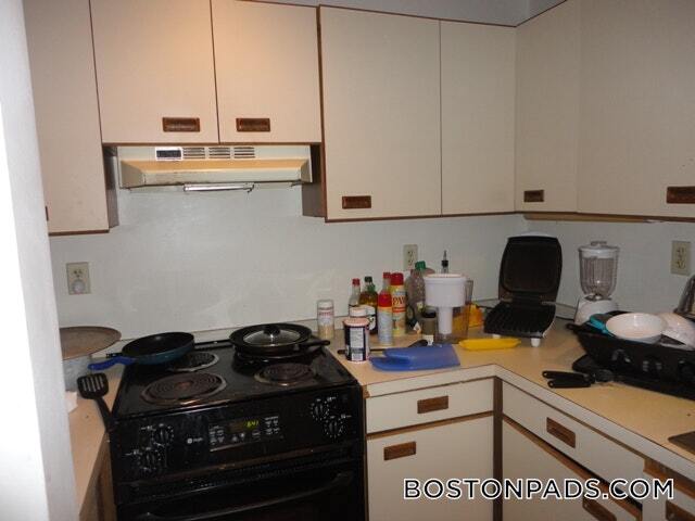 Building Photo - 451 Park Dr