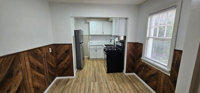 Building Photo - COMING SOON! 2 Bedroom House!!