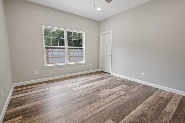 Building Photo - 2 Bed / 1 Bath Duplex for Rent – $1,350/Month