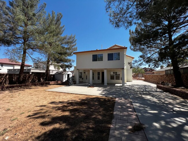 Building Photo - Spacious Home in a great neighborhood