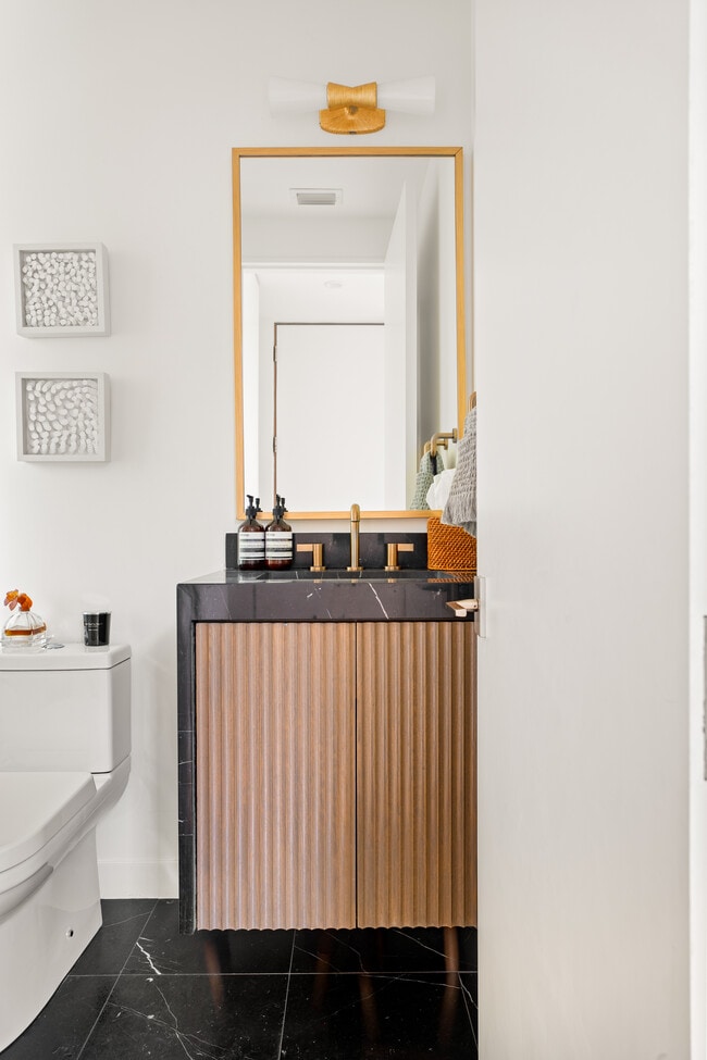 Building Photo - 2210 Westlake Dr