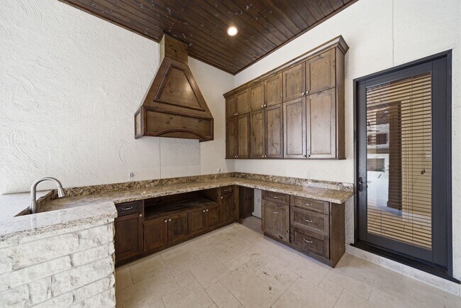 Building Photo - 5339 Tilbury Dr