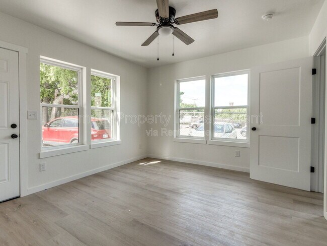 Building Photo - 814 W Hill St