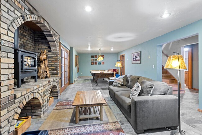 Building Photo - Garage! Pets negotiable! Multiple living spaces!  Available to see on 5/12!