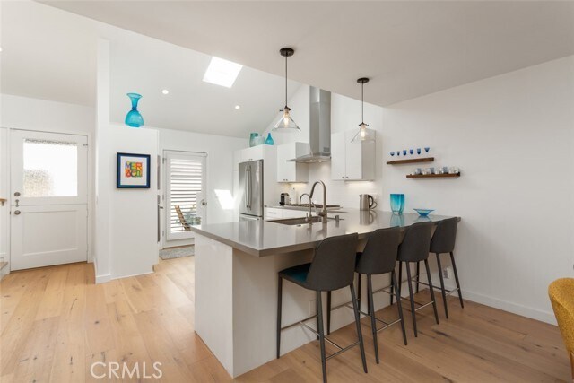 Building Photo - 607 Hilvanar