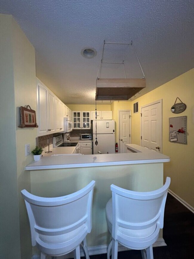 Building Photo - Furnished! Breezewood ground floor unit, Open floor plan, fire place, patio, large closets, wood ...