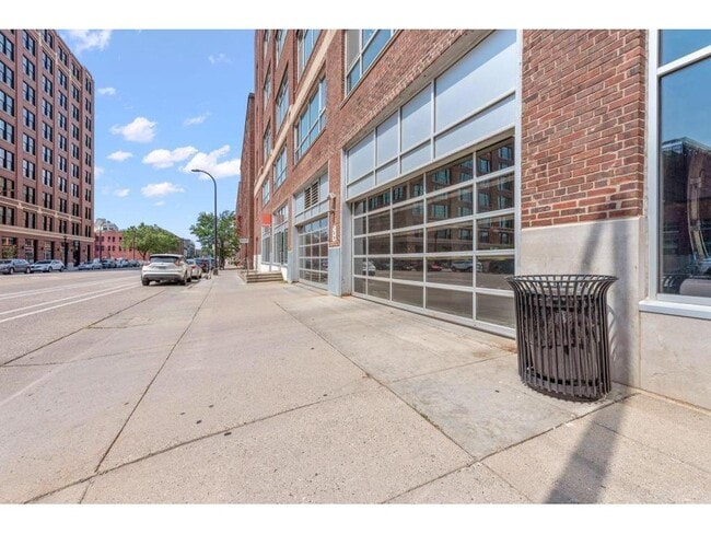 Building Photo - 700 N Washington Ave