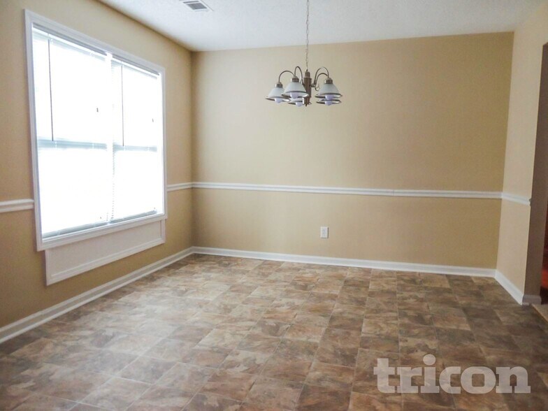 Building Photo - 65 Spring Cir