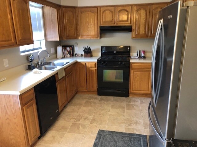 Building Photo - Large 4 Br, 3 Bath Duplex with full Basement