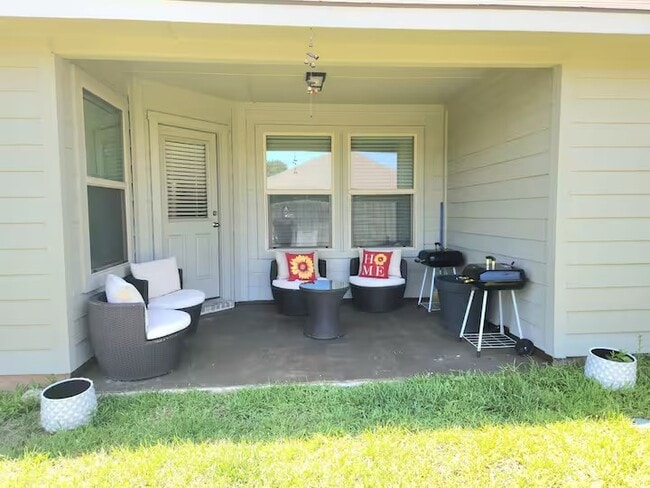 Building Photo - 1916 Thorndyke Ln