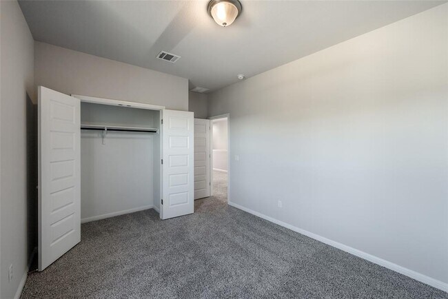 Building Photo - 104 Chalk Lake Cove