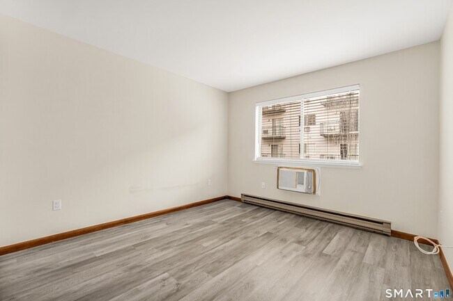 Building Photo - 115 Short Beach Rd