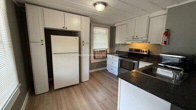 Building Photo - Beautiful, Freshly Renovated 2 Bedroom- Move in Ready!!!
