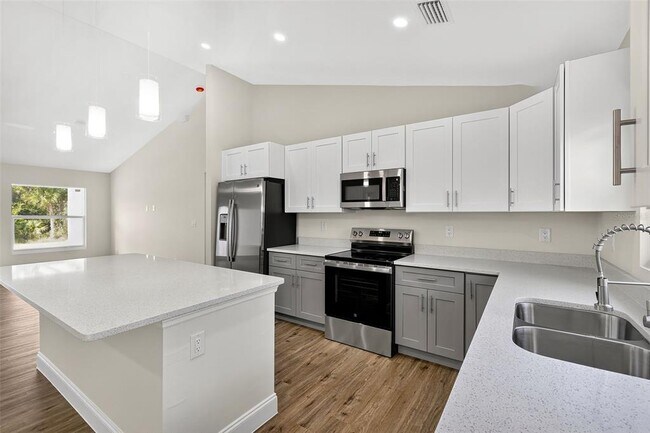 Building Photo - 486 Celeste St