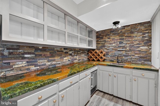 Building Photo - 6443 Walters Woods Dr
