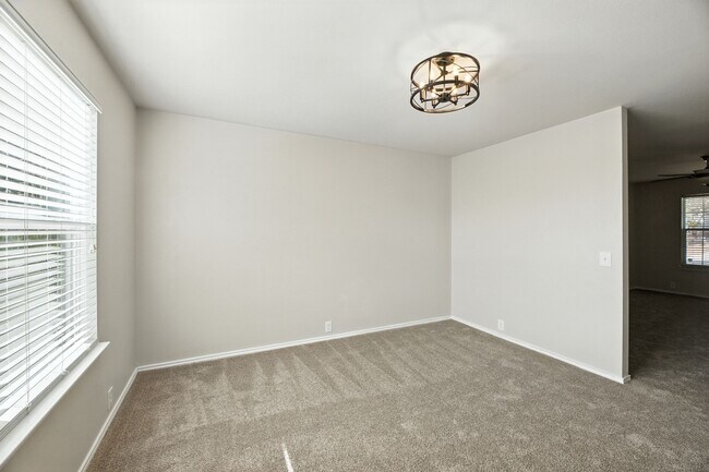 Building Photo - 3933 Brook Hollow Dr