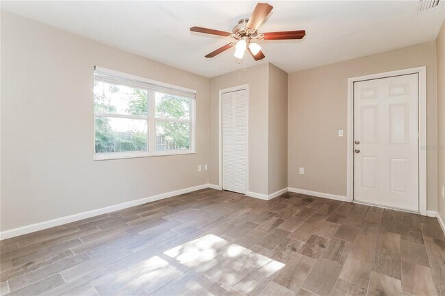 Building Photo - 7525 Foxbloom Dr