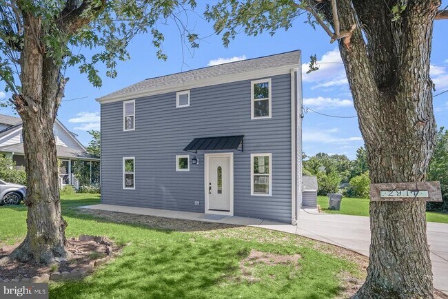 Building Photo - 2917 E Lee Ave