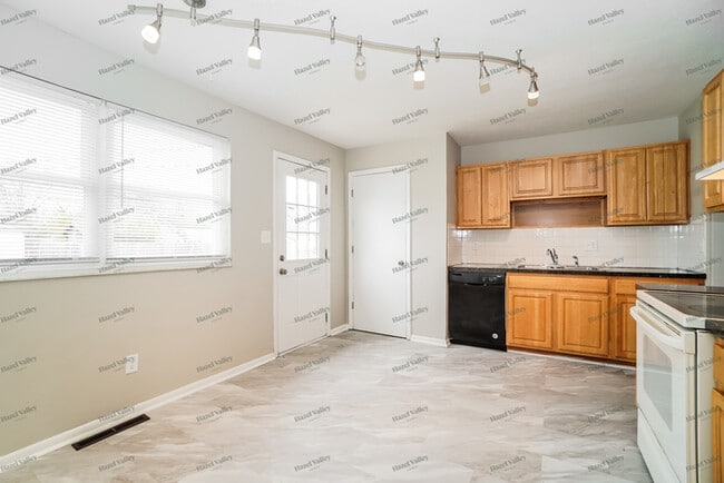 Building Photo - 3701 Christie Rd W