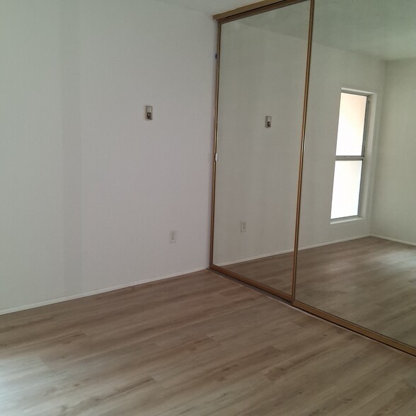 Building Photo - 2115 1/2 S Broden St