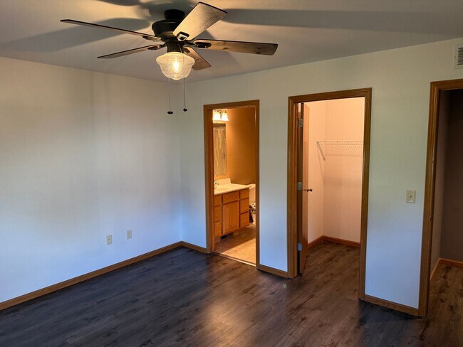 Building Photo - Remodeled 3BR 3BA Duplex in Black Earth –  $2800 month
