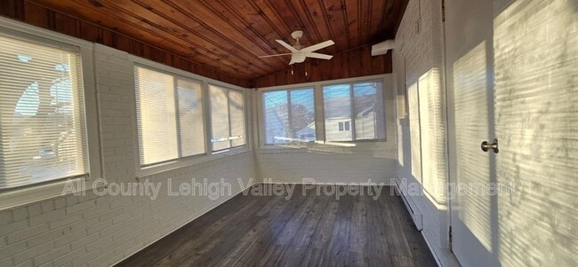 Building Photo - 1560 Riegel St