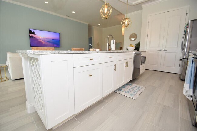 Building Photo - 114 Del Palma Dr