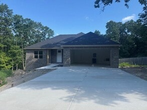 Building Photo - 38 Woodbridge Dr
