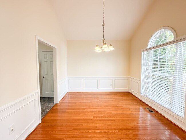Building Photo - Classic 3 Bedroom Home In Knightdale!