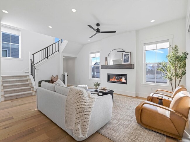 Building Photo - 296 E 230 N