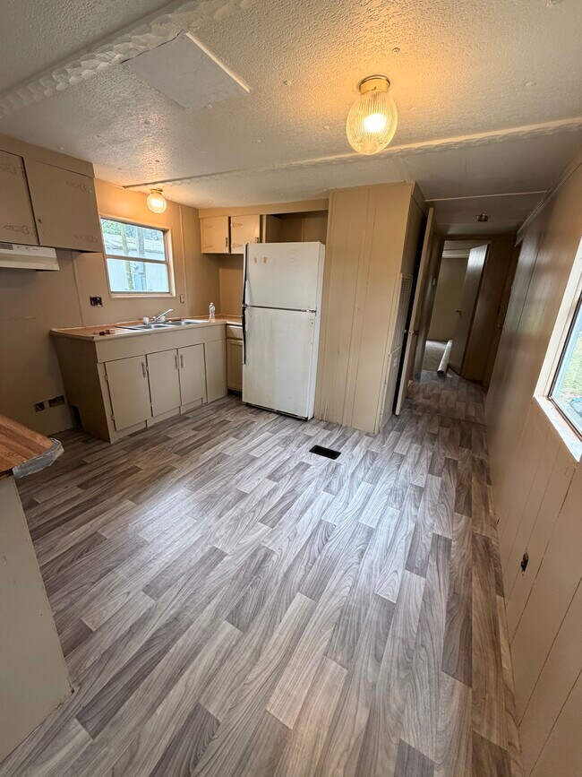 Building Photo - Trailer 11