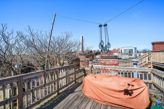 Building Photo - 28 Chestnut St