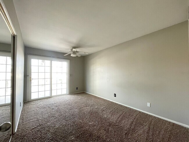 Building Photo - Live in Style in the Heart of Camarillo!