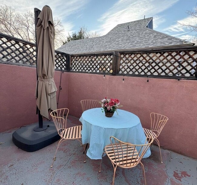 Building Photo - Historic Home 2 Bedroom +office 2 Baths, a...