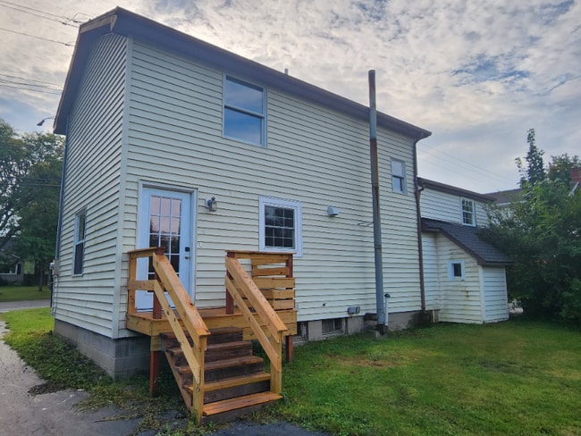 Building Photo - 5258 Chestnut Ridge Rd