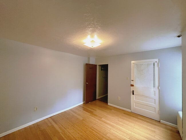 Building Photo - 5432 Baywood St