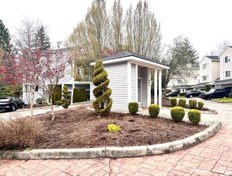 Building Photo - 4714 Fairwood Blvd NE
